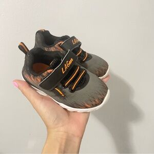 L.A toddler Grey & Orange Lightweight Sneaker (size 6 toddler boy)